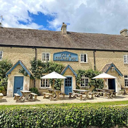 Cat And Custard Pot Inn Shipton Moyne Екстериор снимка