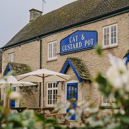 Cat And Custard Pot Inn Shipton Moyne Екстериор снимка