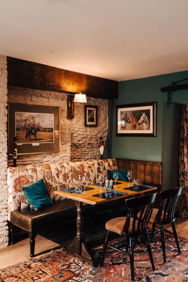 Cat And Custard Pot Inn Shipton Moyne Екстериор снимка
