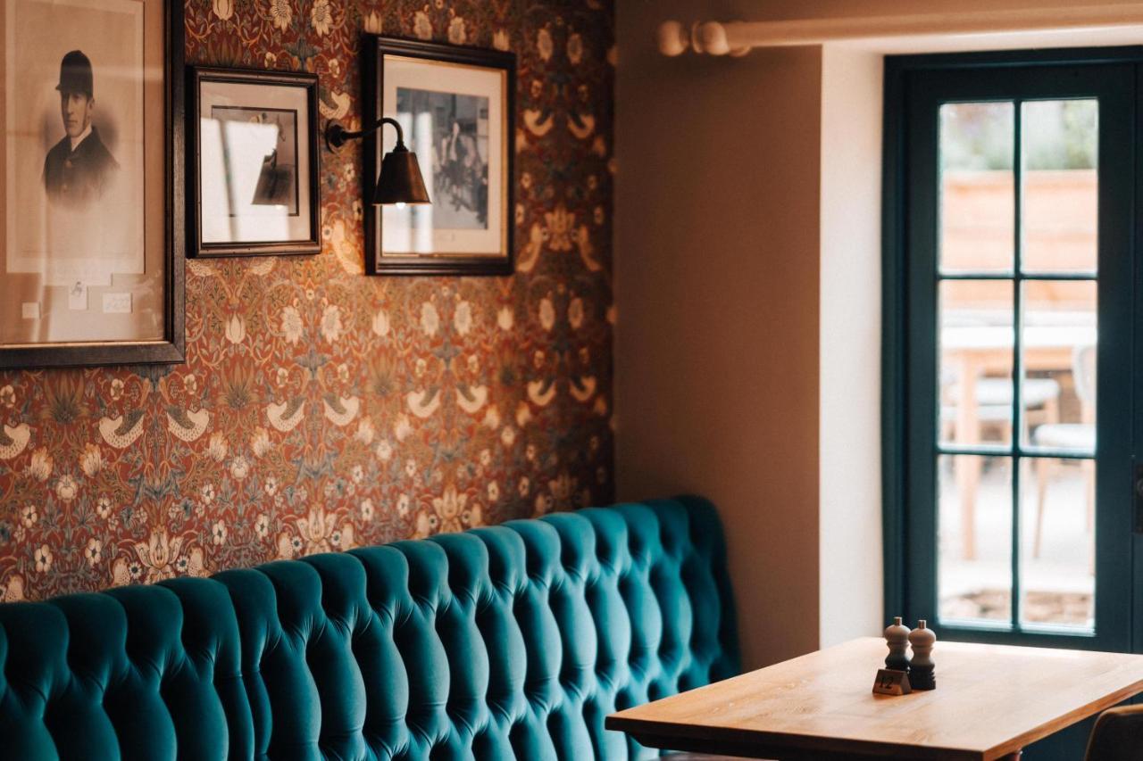 Cat And Custard Pot Inn Shipton Moyne Екстериор снимка