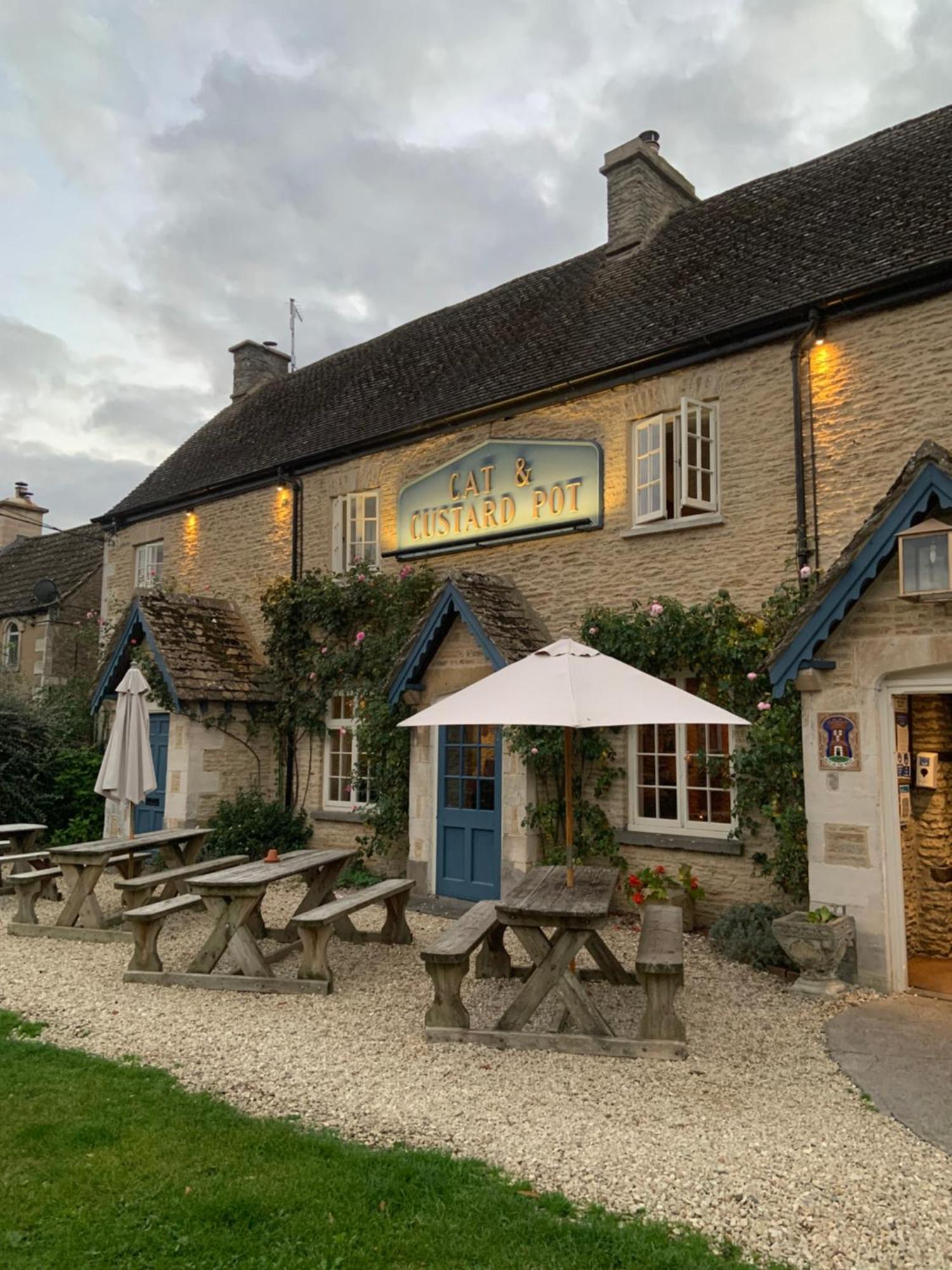 Cat And Custard Pot Inn Shipton Moyne Екстериор снимка