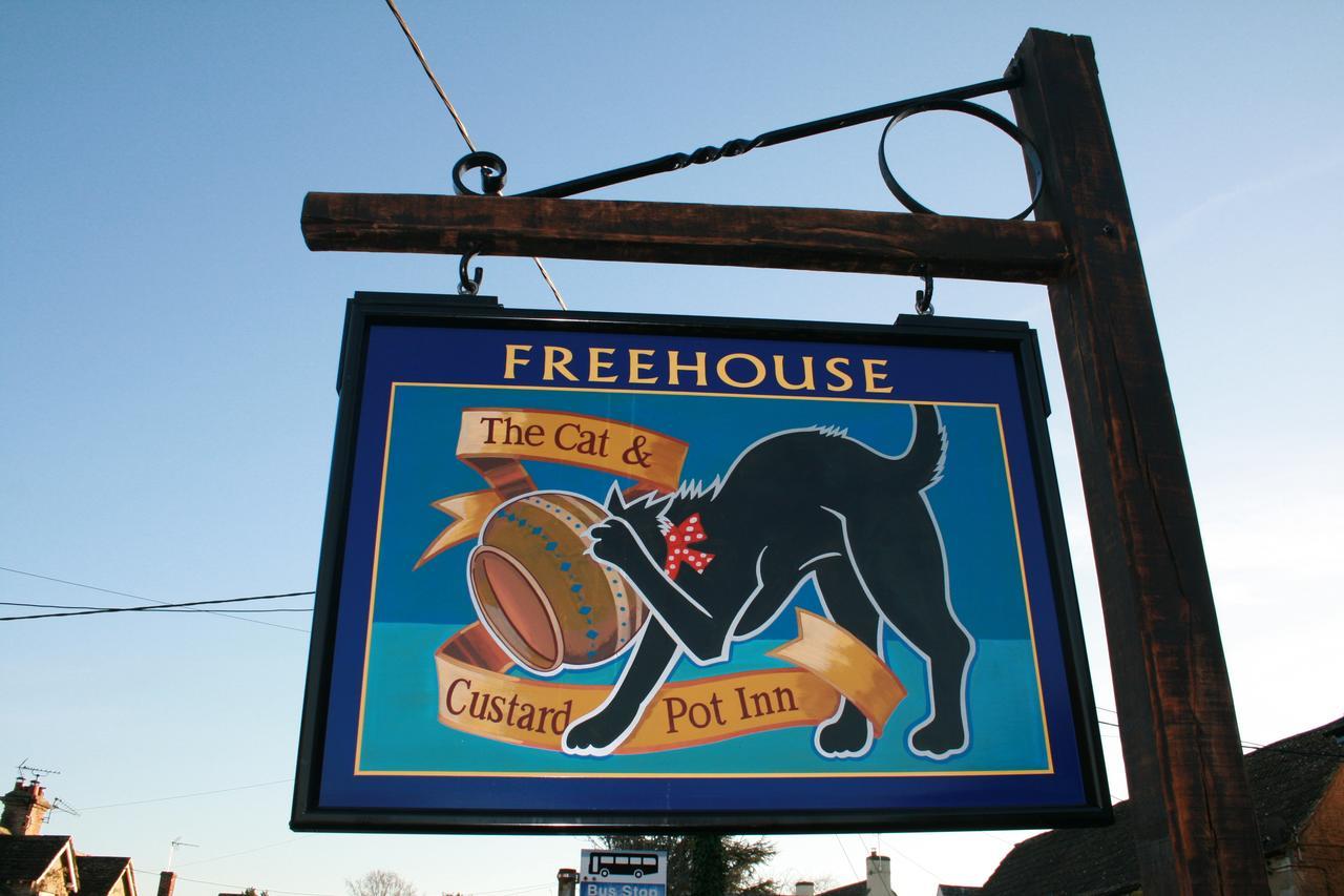 Cat And Custard Pot Inn Shipton Moyne Екстериор снимка