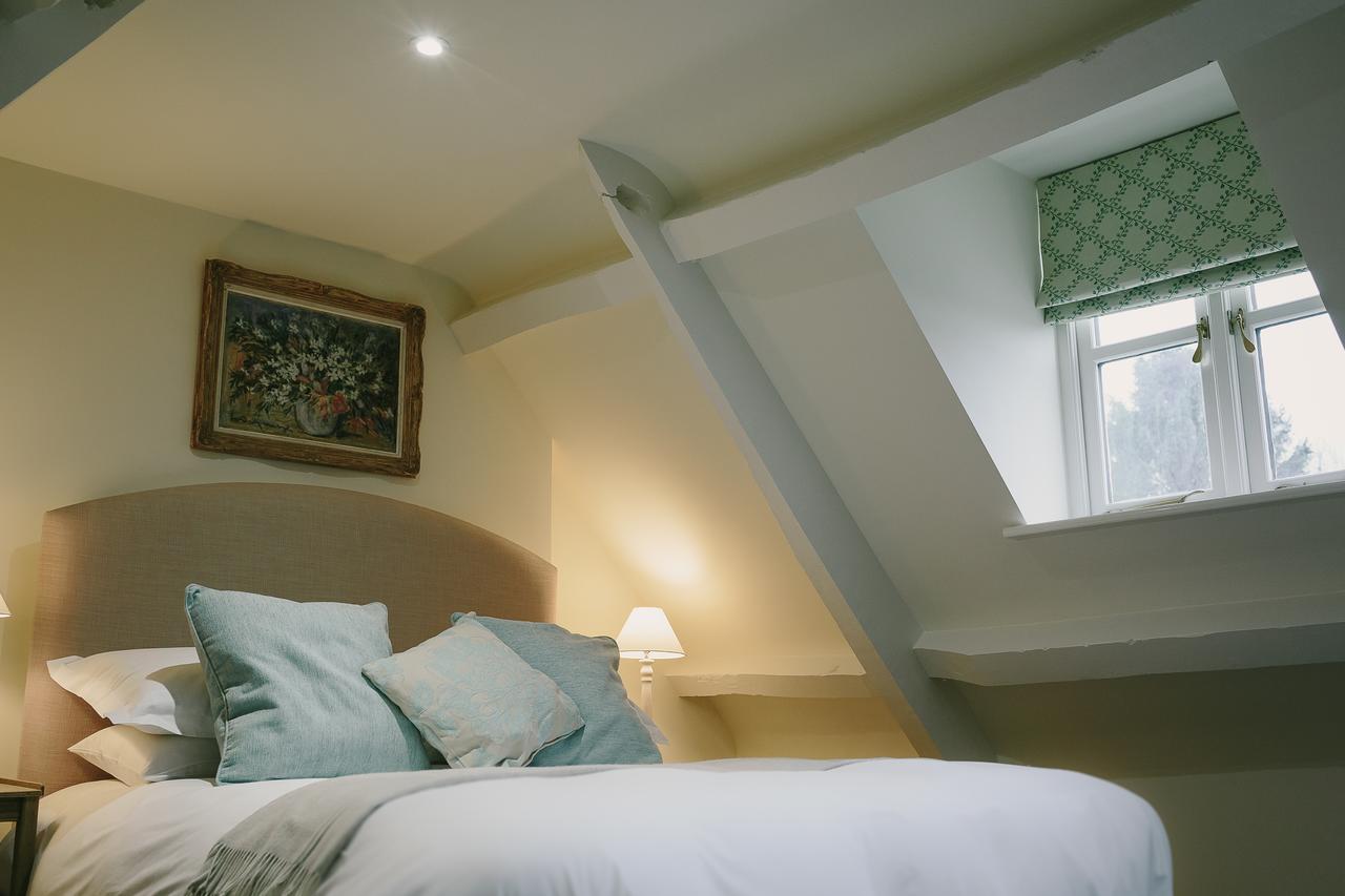 Cat And Custard Pot Inn Shipton Moyne Екстериор снимка